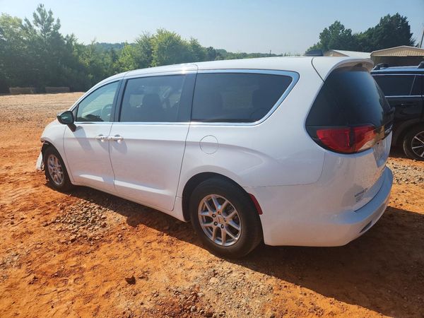 2024 CHRYSLER VOYAGER
