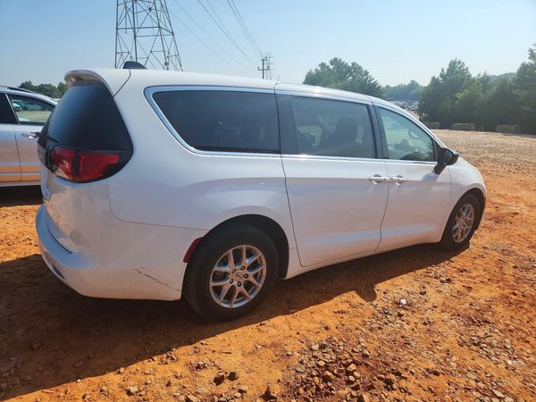 2024 CHRYSLER VOYAGER