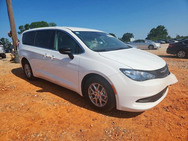 2024 CHRYSLER VOYAGER