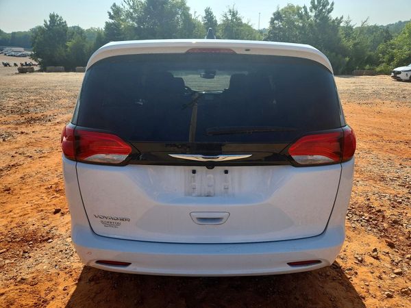 2024 CHRYSLER VOYAGER
