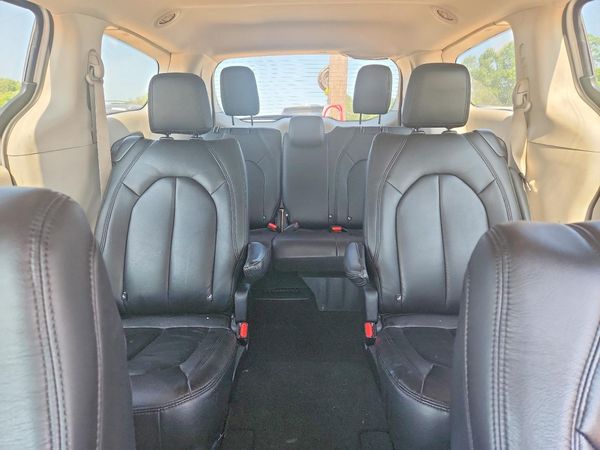 2024 CHRYSLER VOYAGER