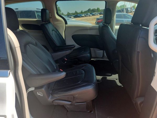 2024 CHRYSLER VOYAGER