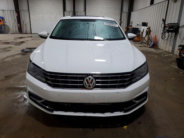 2017 VOLKSWAGEN PASSAT