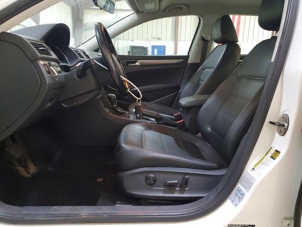 2017 VOLKSWAGEN PASSAT