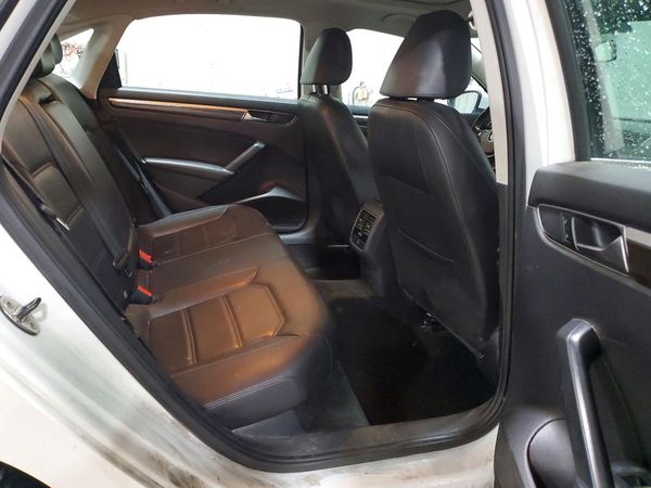2017 VOLKSWAGEN PASSAT