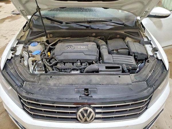 2017 VOLKSWAGEN PASSAT