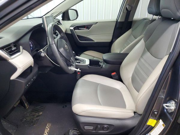2020 TOYOTA RAV4 XLE Premium