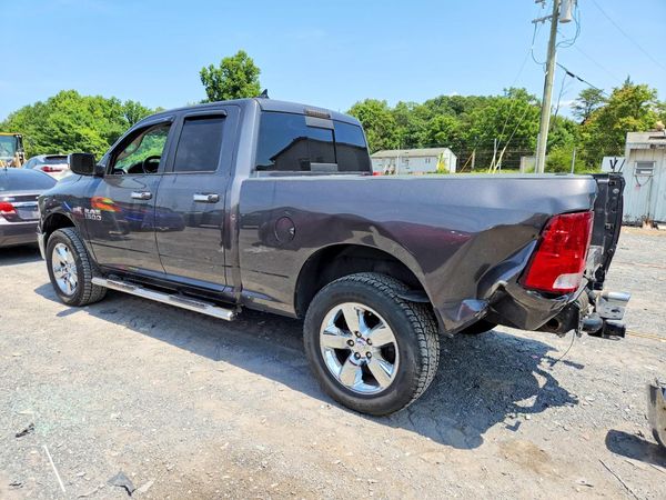2017 RAM 1500 SLT QUAD CAB 4X4