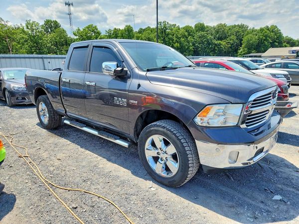 2017 RAM 1500 SLT QUAD CAB 4X4