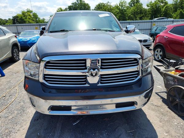 2017 RAM 1500 SLT QUAD CAB 4X4