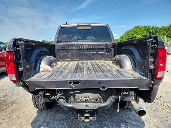 2017 RAM 1500 SLT QUAD CAB 4X4