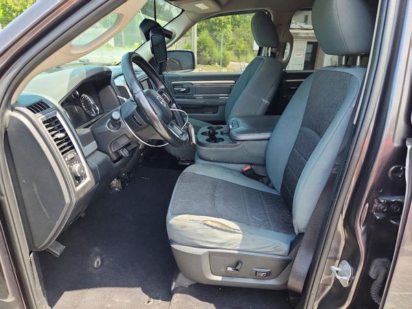 2017 RAM 1500 SLT QUAD CAB 4X4