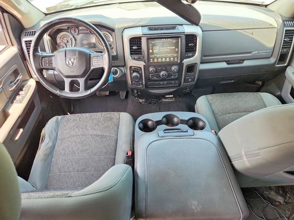 2017 RAM 1500 SLT QUAD CAB 4X4