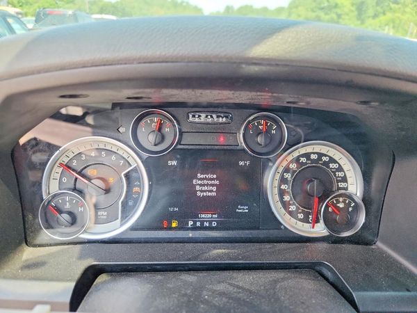 2017 RAM 1500 SLT QUAD CAB 4X4