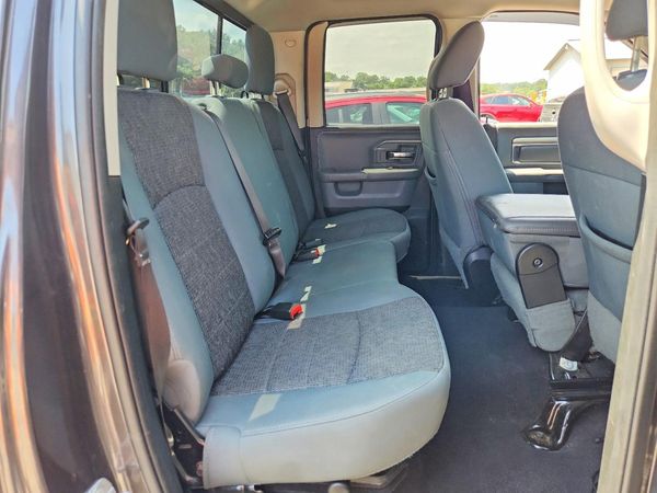 2017 RAM 1500 SLT QUAD CAB 4X4