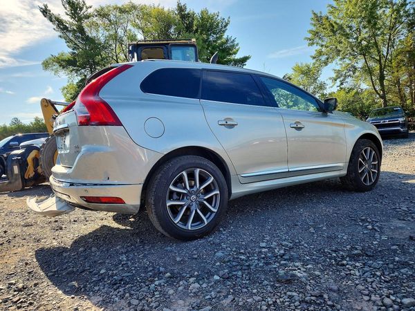 2017 VOLVO XC60 Dynamic