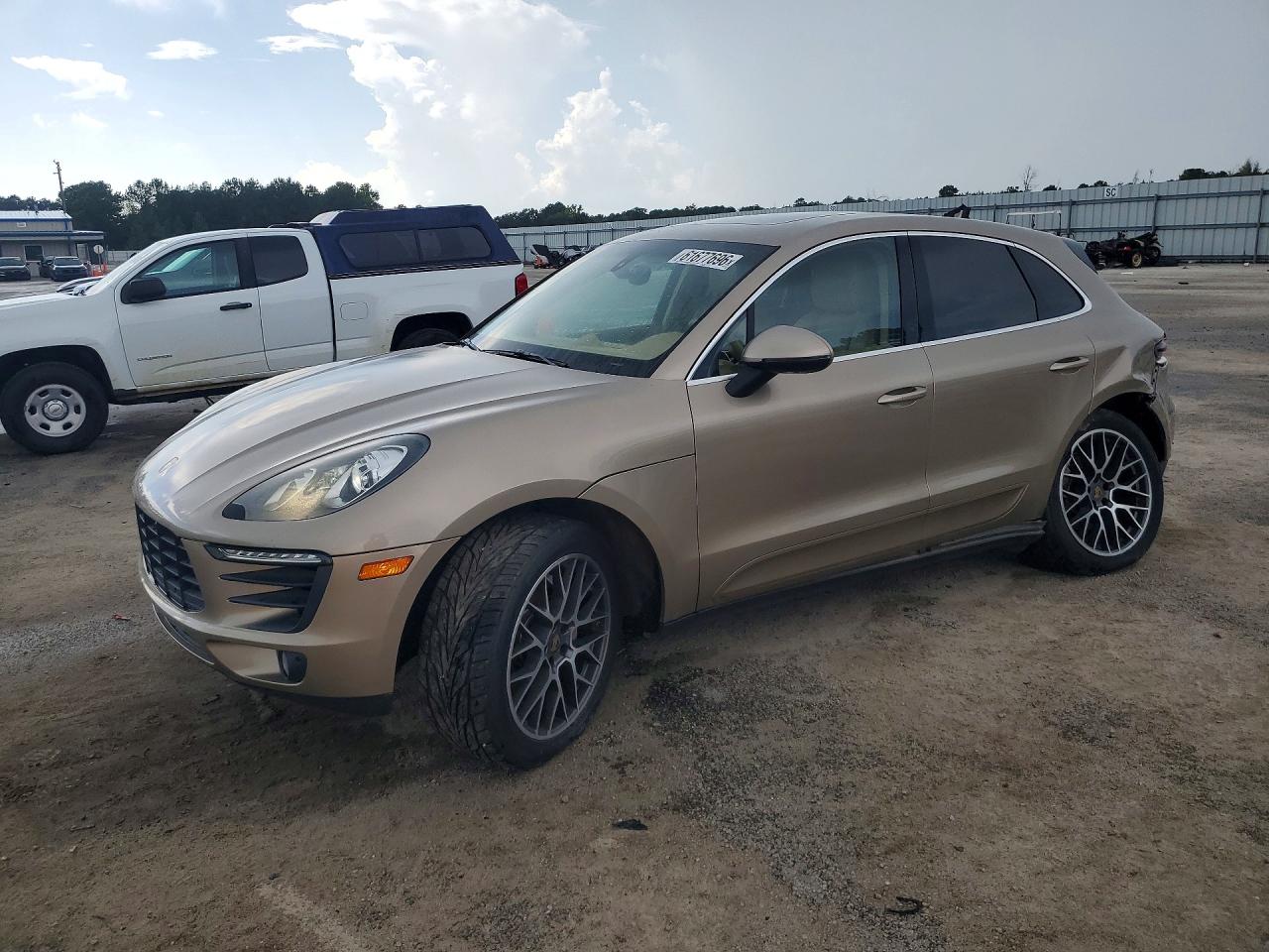 2016 PORSCHE MACAN