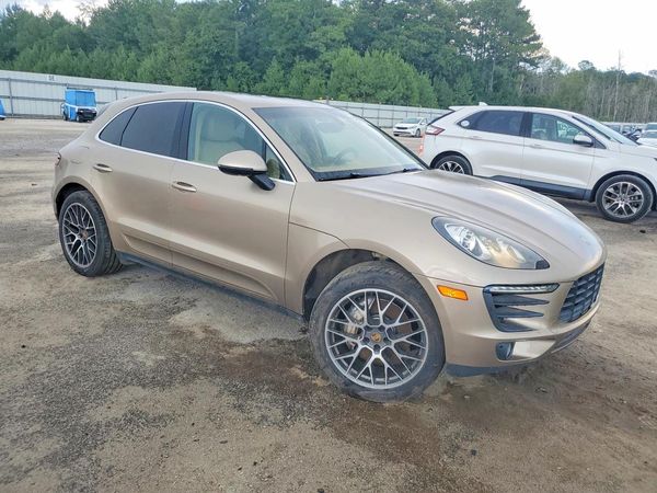 2016 PORSCHE MACAN
