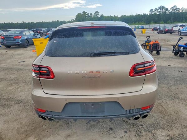 2016 PORSCHE MACAN