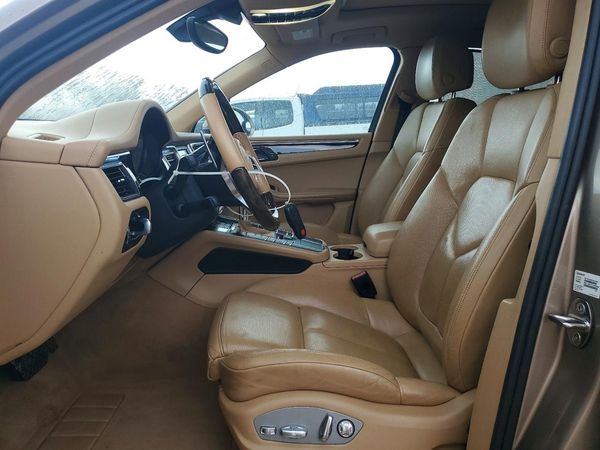 2016 PORSCHE MACAN