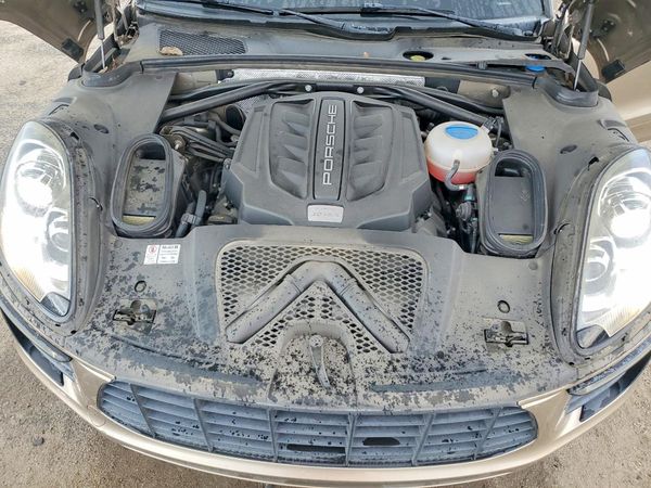 2016 PORSCHE MACAN