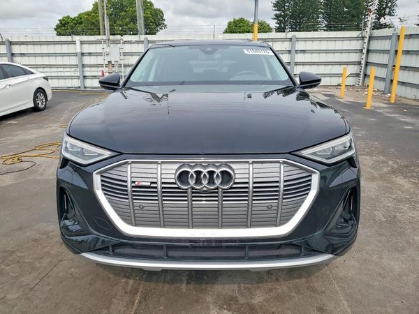 2022 AUDI E-TRON