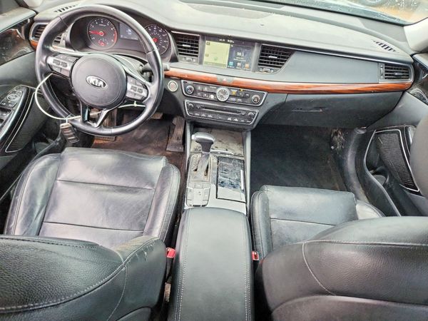 2017 KIA CADENZA