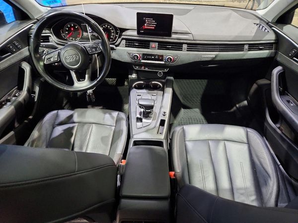 2017 AUDI A4 quattro Premium