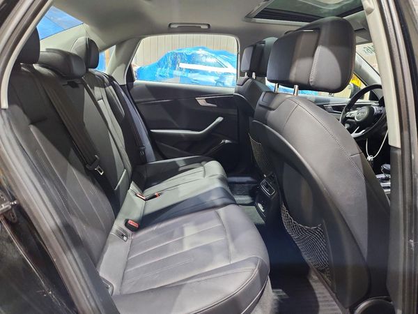 2017 AUDI A4 quattro Premium