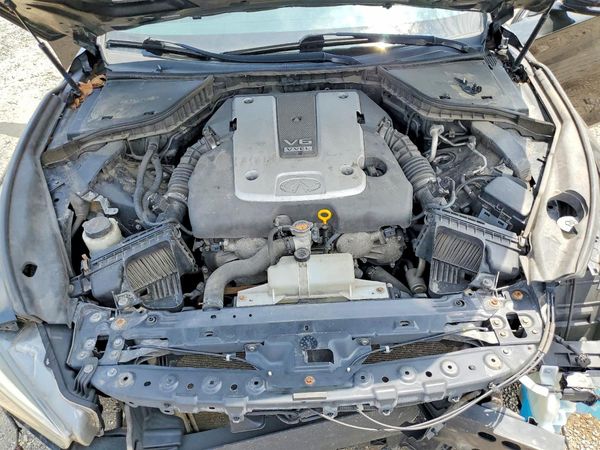 2014 INFINITI Q50 — Engine bay