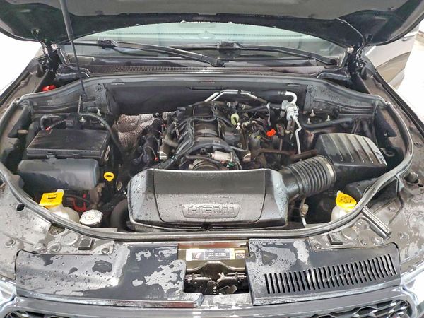 2024 DODGE DURANGO R/T — Engine bay