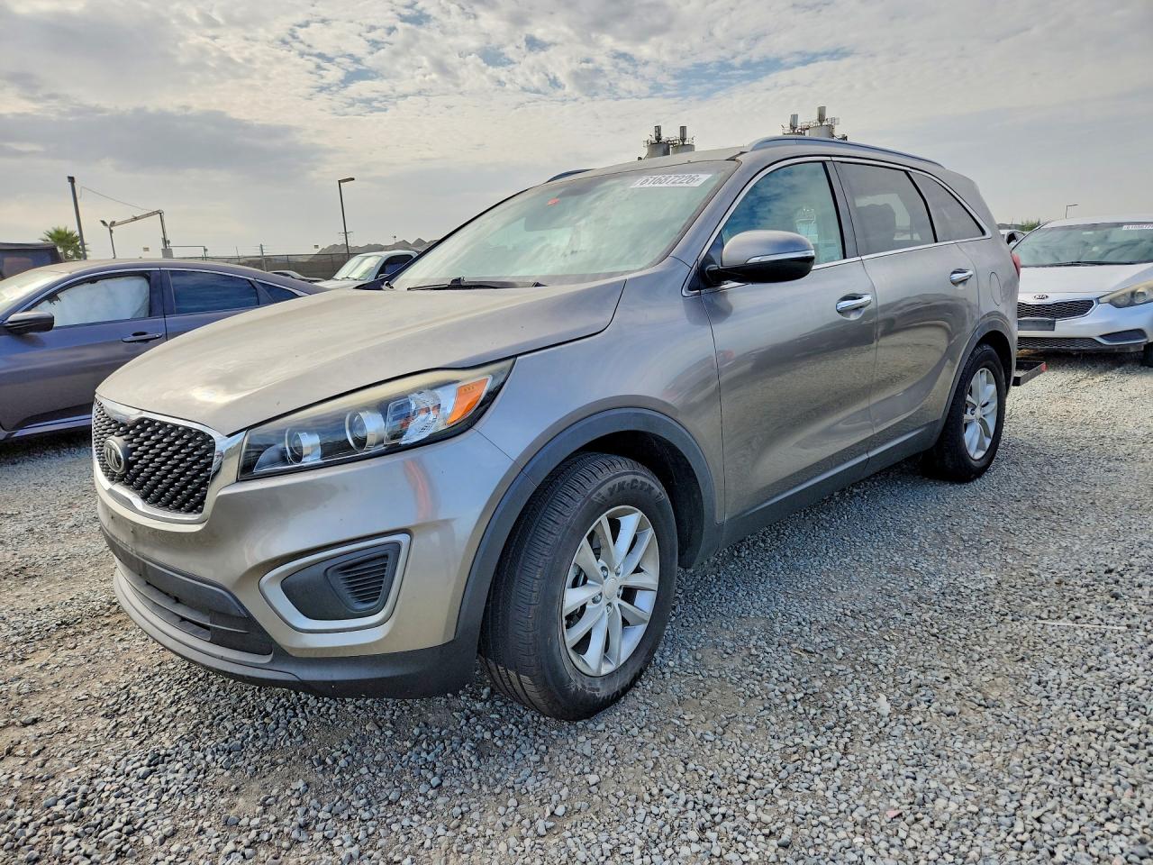 2016 KIA SORENTO L / LX