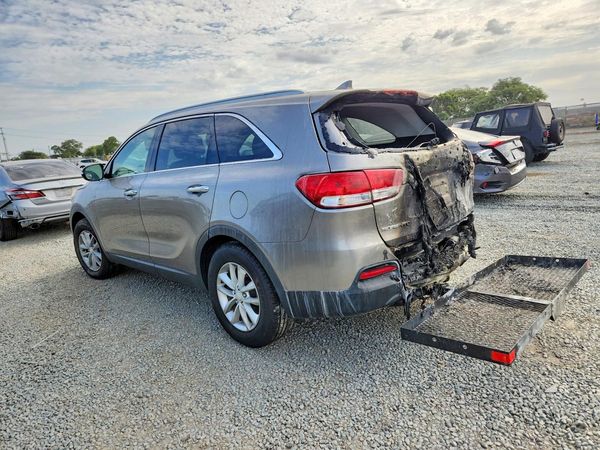 2016 KIA SORENTO L / LX