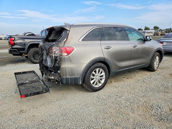 2016 KIA SORENTO L / LX