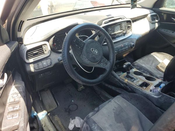 2016 KIA SORENTO L / LX