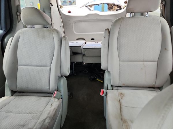 2016 KIA SEDONA L - Low level