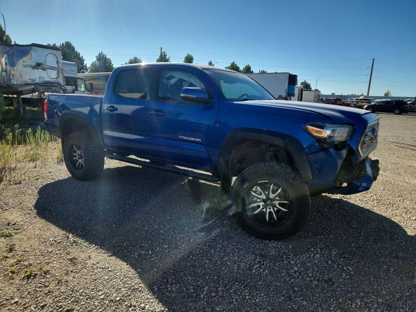 2017 TOYOTA TACOMA