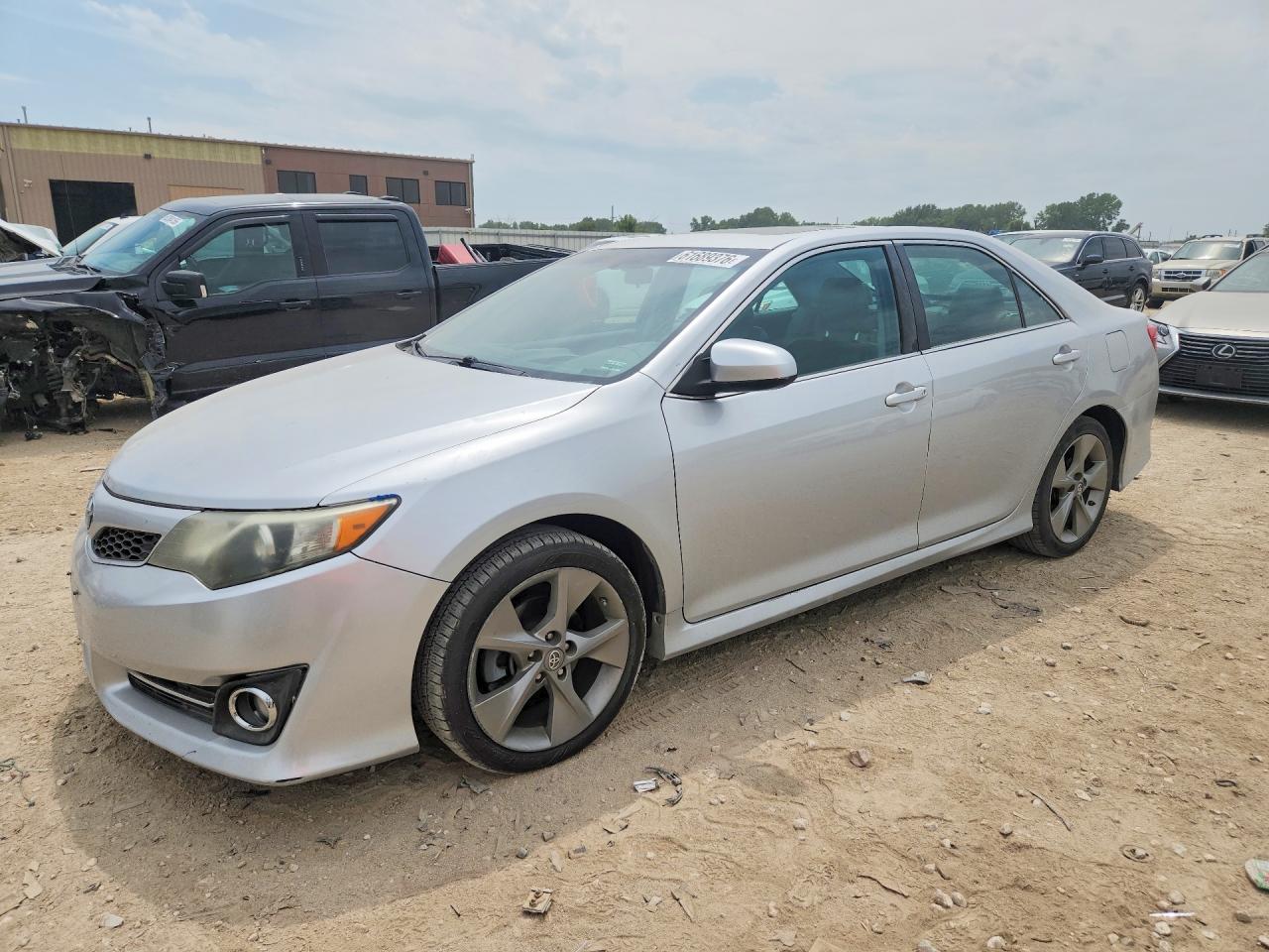 2014 TOYOTA CAMRY