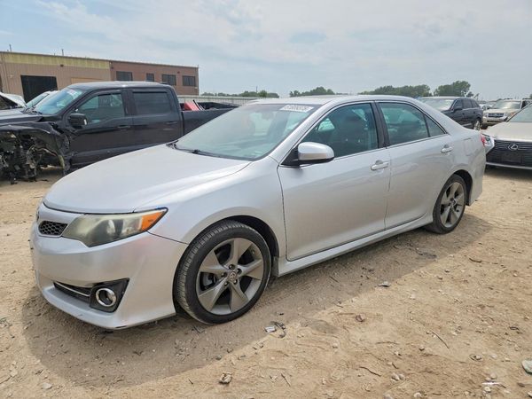 2014 TOYOTA CAMRY