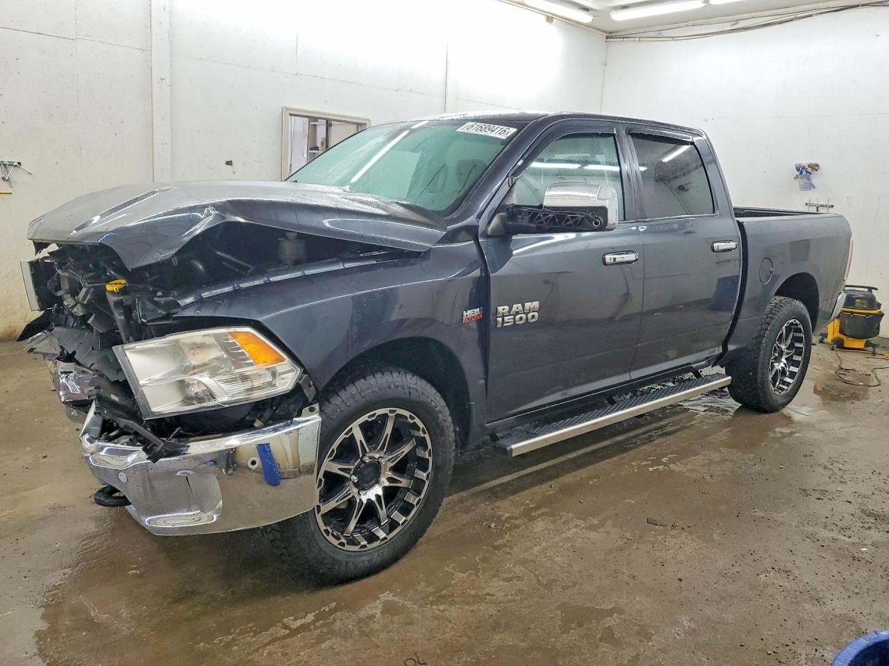 2016 RAM 1500 SLT