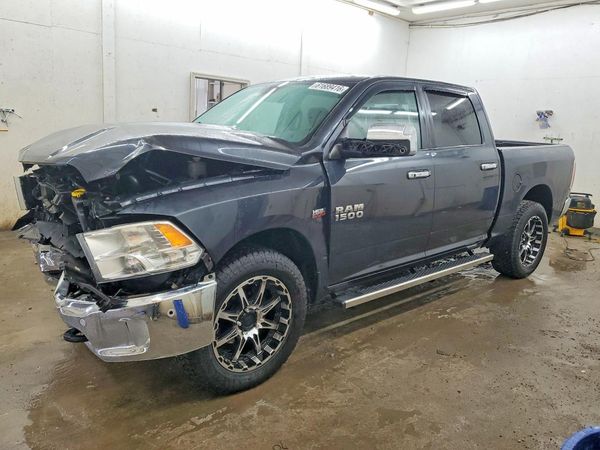2016 RAM 1500 SLT