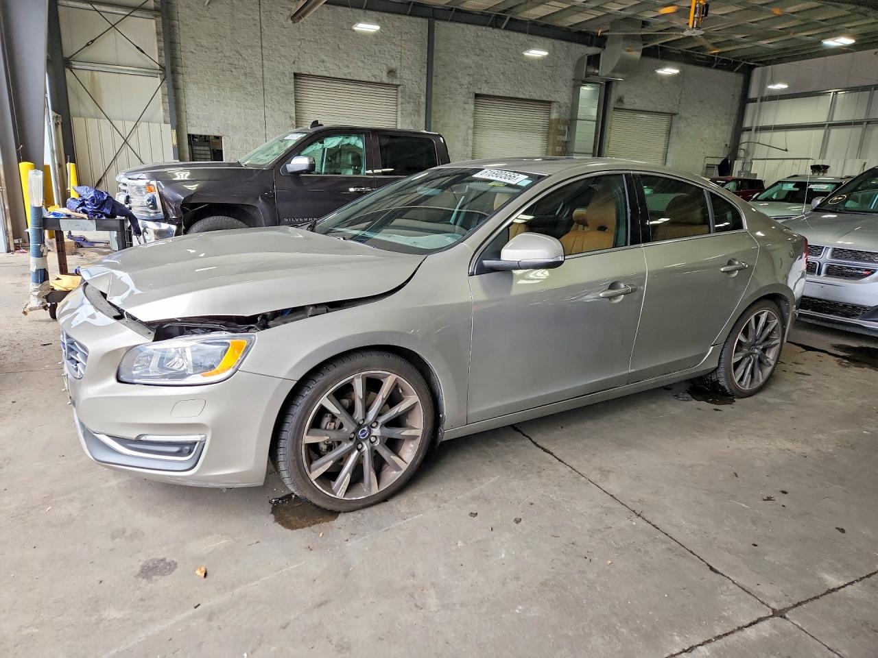 2015 VOLVO S60 Platinum (non R design)