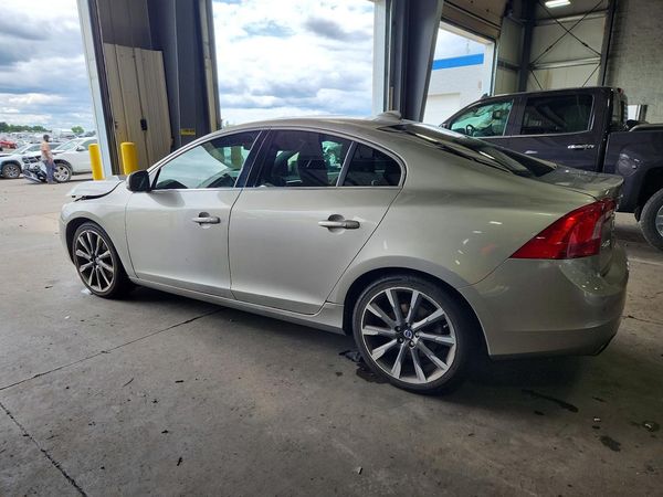 2015 VOLVO S60 Platinum (non R design)