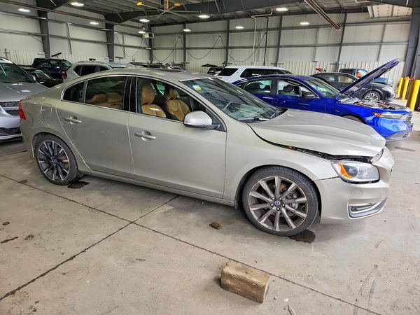 2015 VOLVO S60 Platinum (non R design)