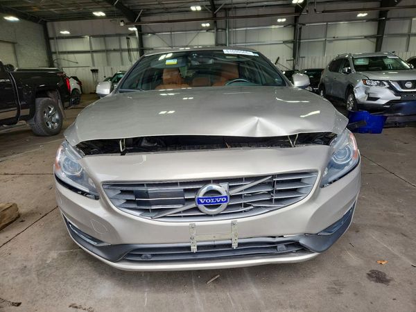 2015 VOLVO S60 Platinum (non R design)