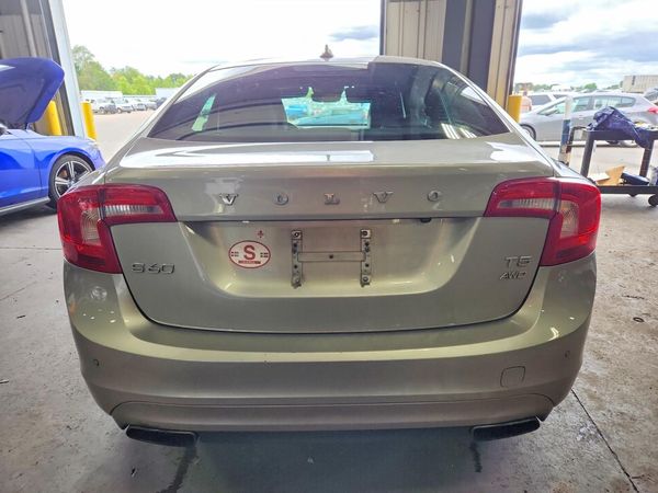 2015 VOLVO S60 Platinum (non R design)