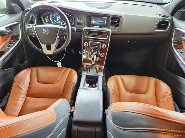 2015 VOLVO S60 Platinum (non R design)