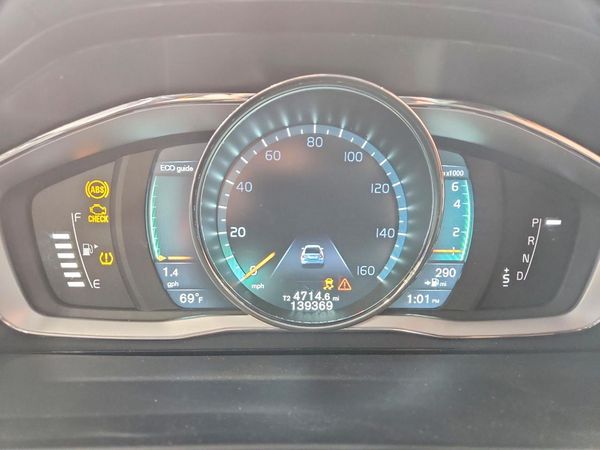 2015 VOLVO S60 Platinum (non R design)