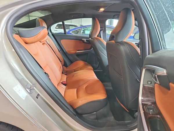 2015 VOLVO S60 Platinum (non R design)