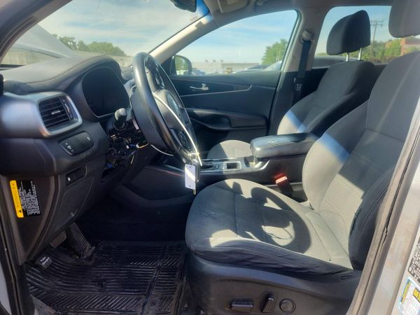 2017 KIA SORENTO L, LX